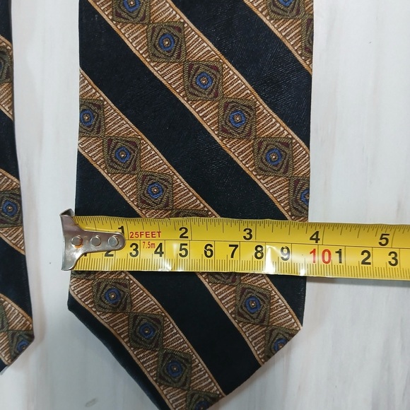 Bill Blass Signature Collection Silk Tie - Picture 4 of 4